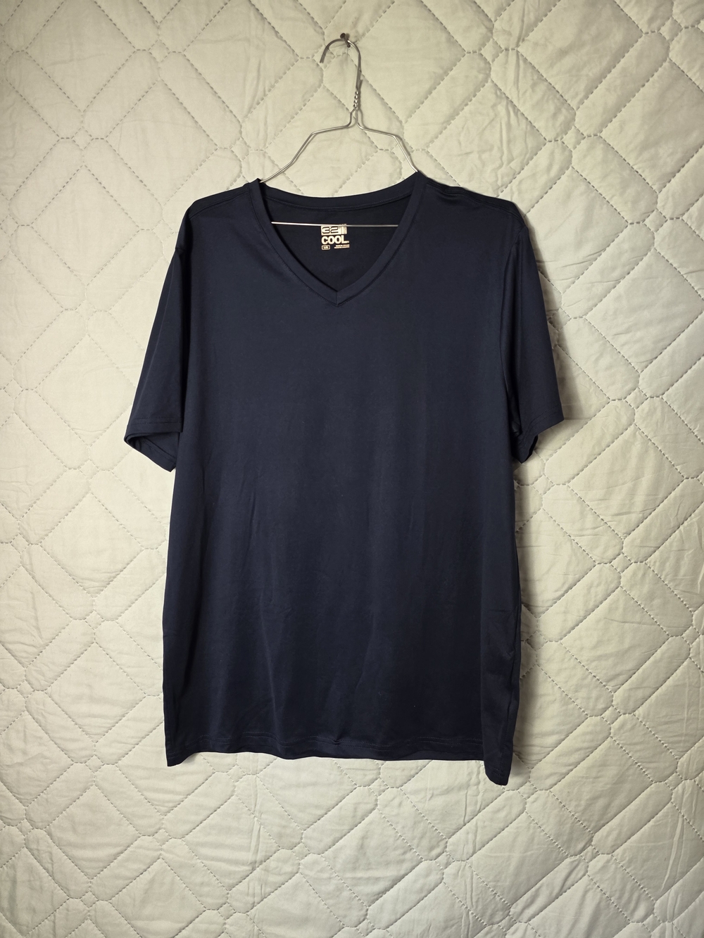 32 Cool  Sz L Navy V-Neck Men's Tee Shirt